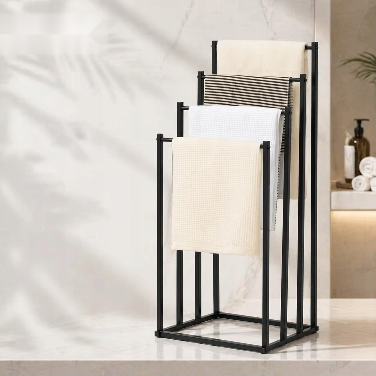 Stojak na ręczniki wolnostojący metalowy czarny 4 ramiona 96 cm